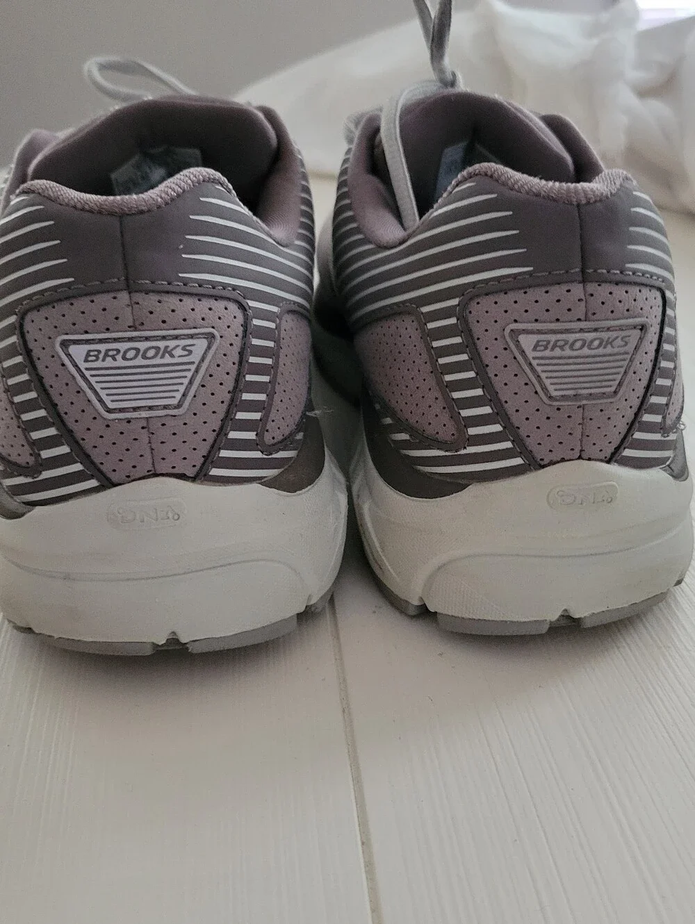 Brooks Addiction Walker Sneaker Women's 10.5B, Grey/Purple